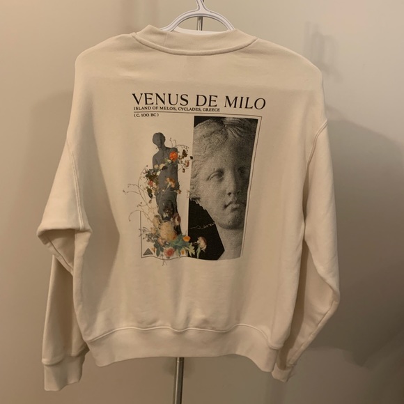[SOLD] Uniqlo Louvre museum sweater cream - Picture 5 of 5